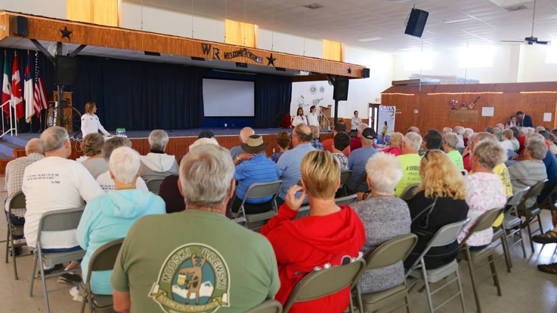 “Winter Texans” reciben con alegría la fiesta del “Carnaval Playa Miramar”