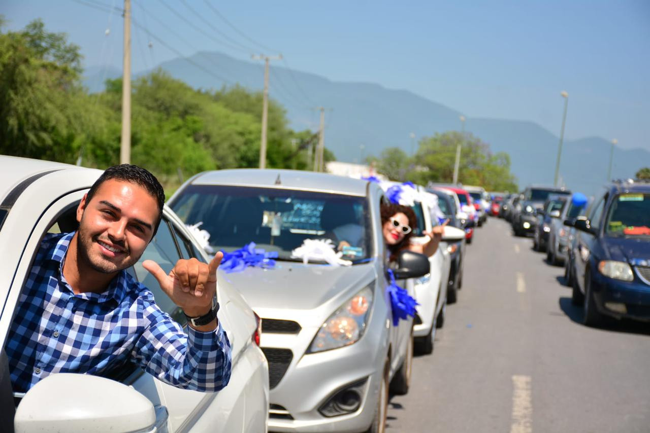 Caravana panista reúne 4 mil vehículos y muestran respaldo a gobernador 