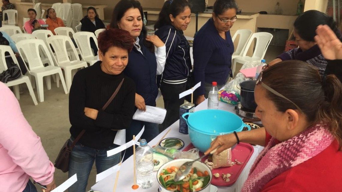 Capacitan a mujeres para reducir maltrato en el seno familiar