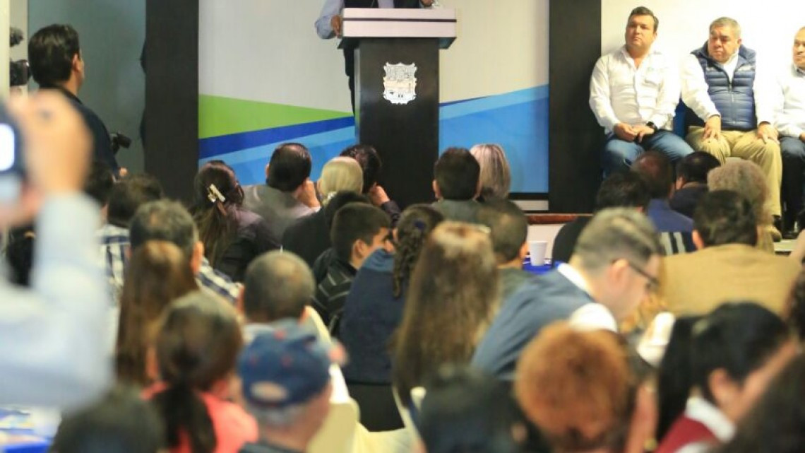 Gobernador entrega apoyos a familias de la región ribereña