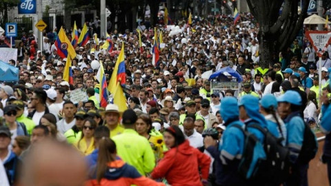 Marchan por la paz en Colombia