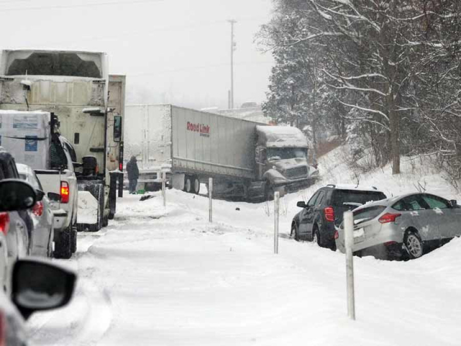 Nevada causa choque múltiple en Michigan