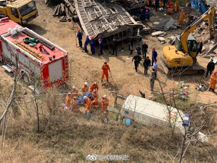 Descarrilamiento de tren deja seis muertos en China