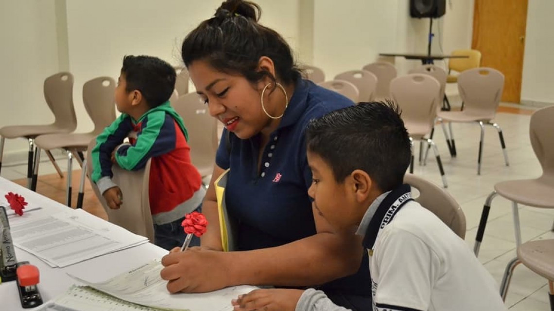 Entrega DIF Tamaulipas becas a estudiantes Sin Límites