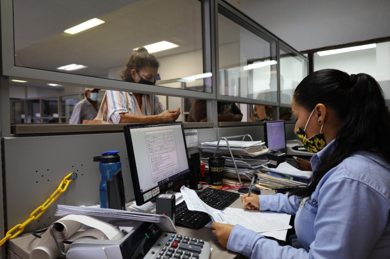 Responden usuarios a facilidades para regularizar cuentas en Comapa