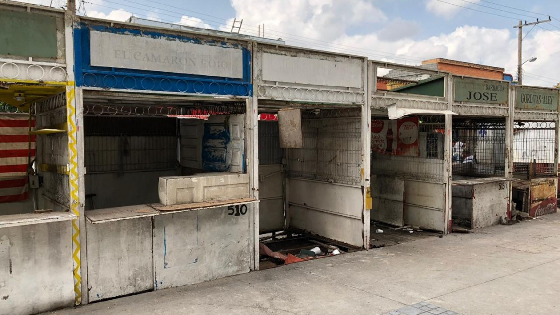 Desalojan a 17 locatarios de la plaza “Allende”