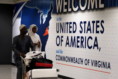 A partir de hoy entra parcialmente veto migratorio de Trump