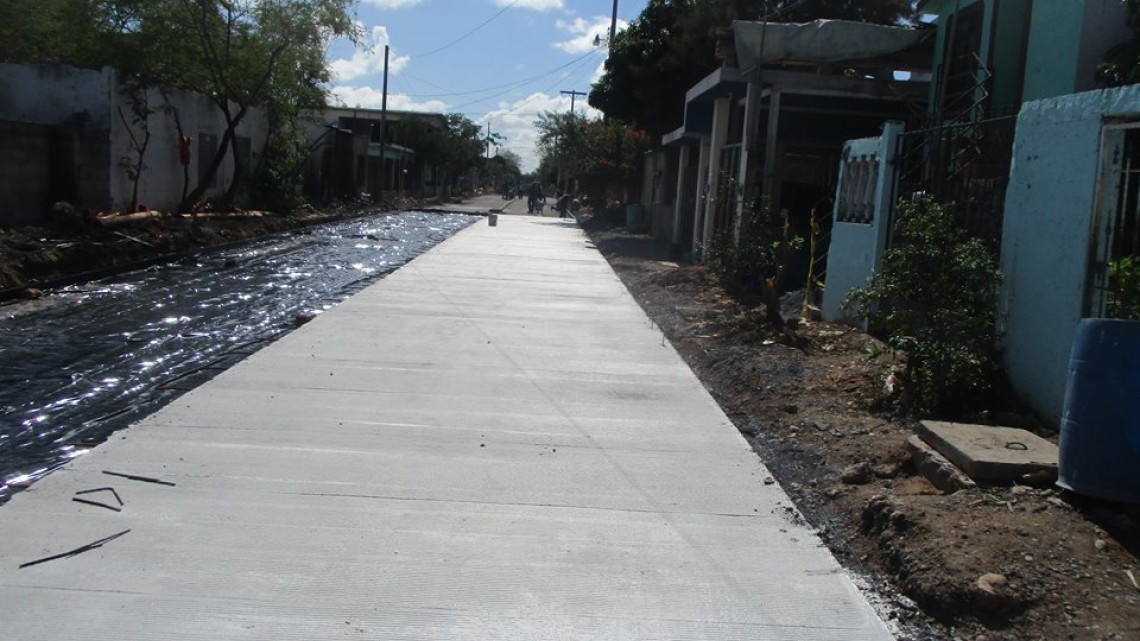 Realizan trabajos de pavimentación hidráulica