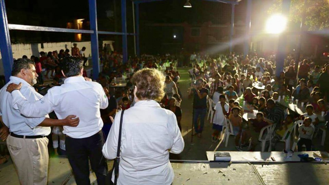 Llevan a colonias de Madero “Gira Navideña”