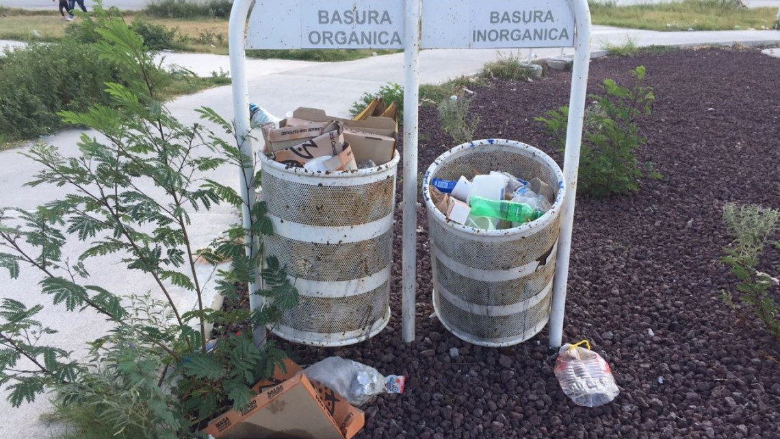 Basura se apodera del área verde de Casa Blanca 