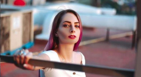 Detienen a YosStop acusada de agredir a una mujer