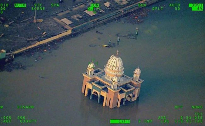 Hallan 34 estudiantes muertos en una iglesia tras sismo en Indonesia