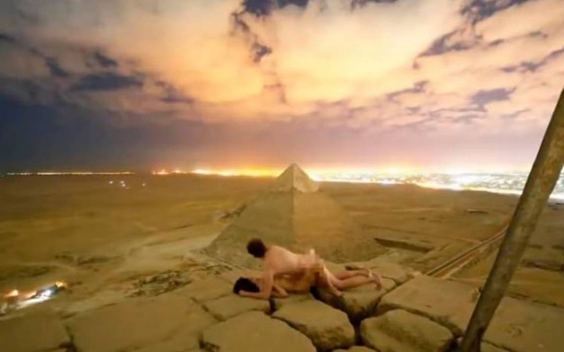 Piden sanción para pareja "teniendo sexo" en pirámides de Giza