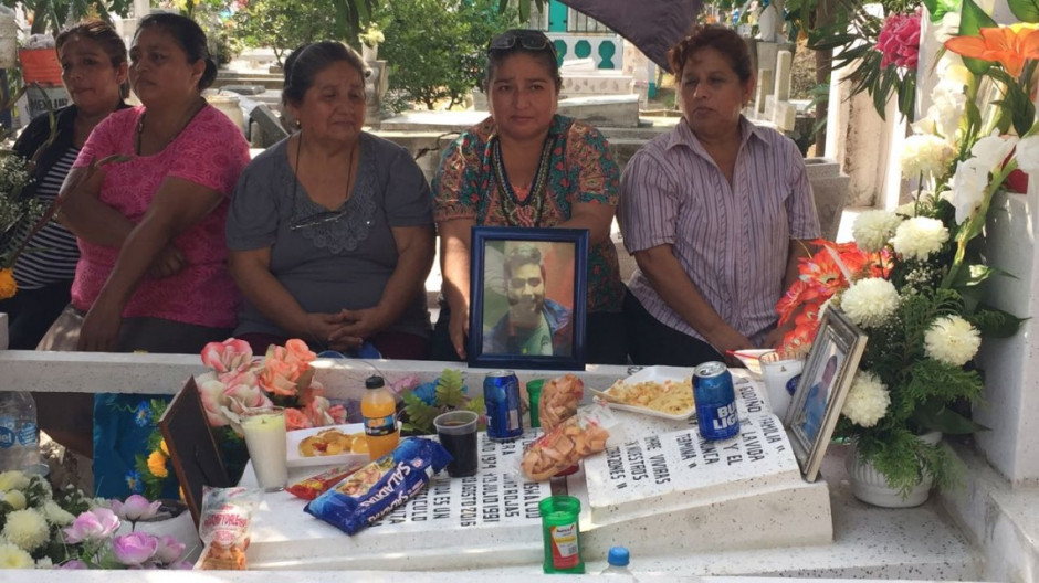 Abandonan a sus difuntos en cementerios