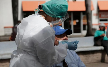 Disminuyen muertes por COVID-19 a nivel mundial: OMS