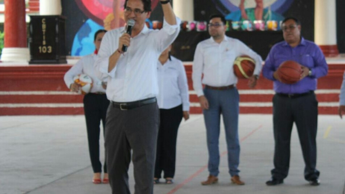 Desde el gobierno federal se respaldará a los jóvenes en sus estudios: Erasmo González