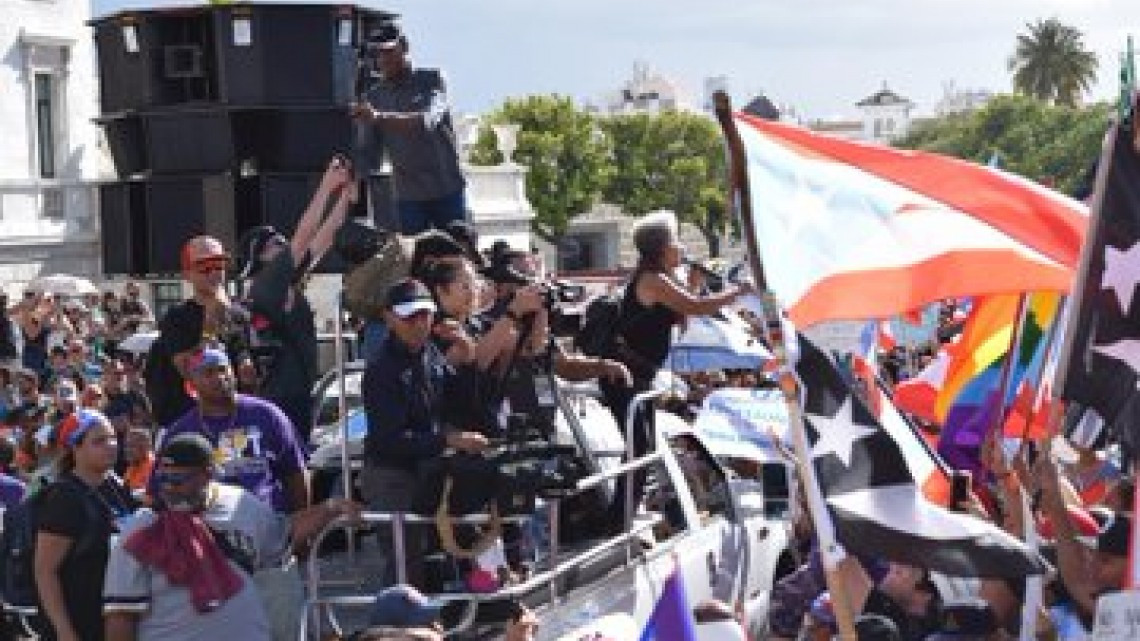 Así se está viviendo la protesta en Puerto Rico encabezada por Bad Bunny y Residente