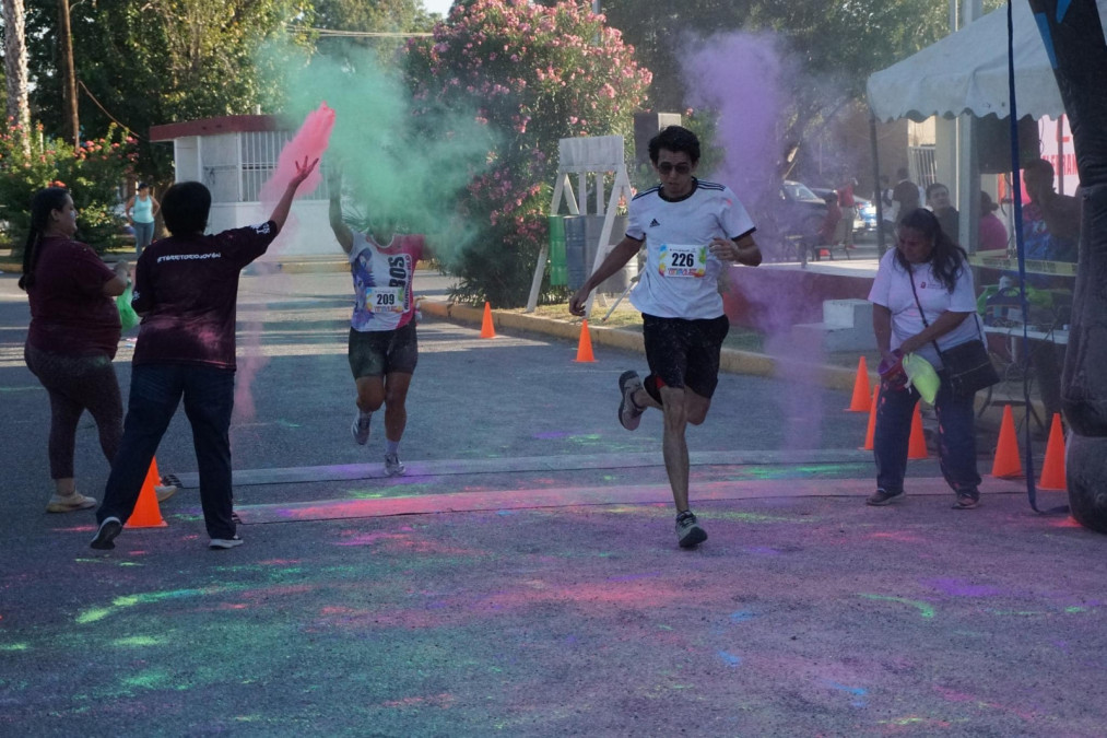 Disfrutan más de 700 atletas carrera joven 