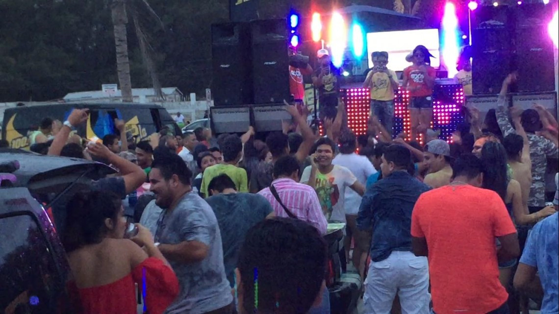 Con el tradicional playaso,arranca el periodo vacacional en Playa Miramar.