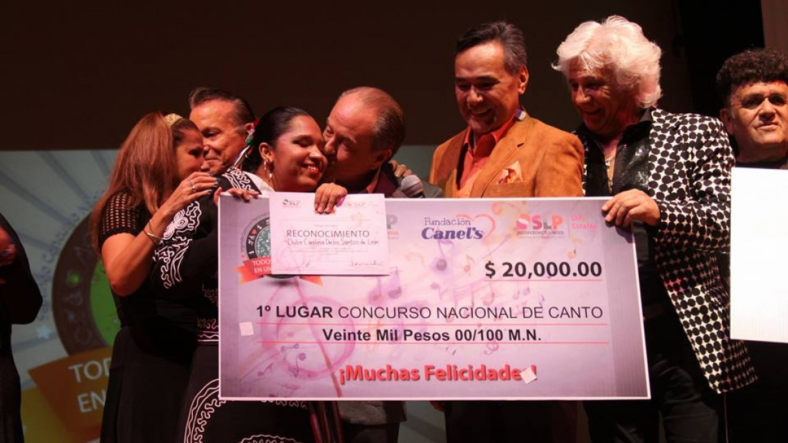 DIF felicita a Carolina por su 1er lugar en "Todos diferentes en una sola voz"
